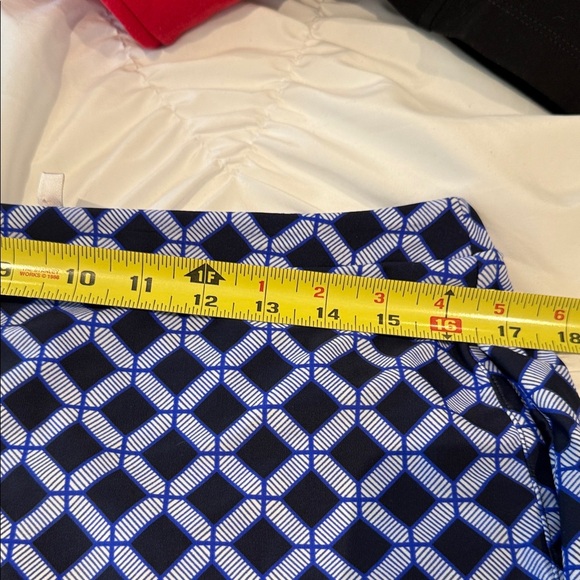 Jude Connally Blue and White Geometric Stretchy Shorts Large - Picture 5 of 8